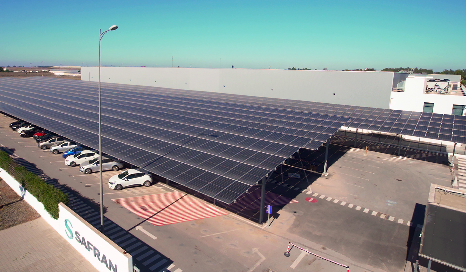 Cerca De Le Havre Safran Nacelle Instala Una Planta Fotovoltaica De